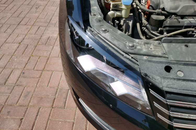 Used Volkswagen Passat 2014 1.8TSI DSG Prestige Edition Right Front Headlight