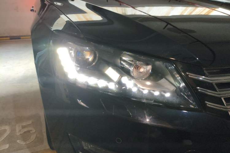Used Volkswagen Passat 2014 1.8TSI DSG Prestige Edition Right Front Headlight