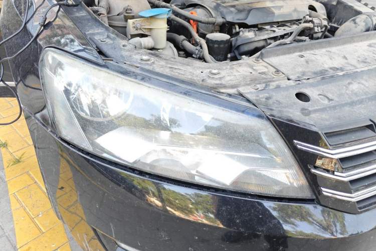 Used Volkswagen Passat 2014 1.8TSI Automatic Prestige Edition Right Front Headlight