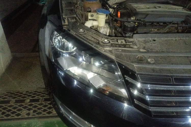 Used Volkswagen Passat 2014 1.8TSI DSG Prestige Edition Right Front Headlight