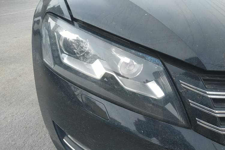 Used Volkswagen Passat 2014 1.8TSI DSG Prestige Edition Right Front Headlight