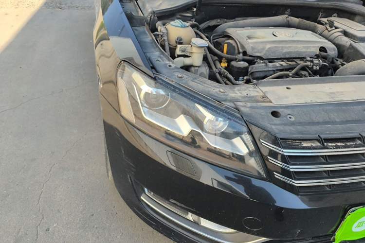 Used Volkswagen Passat 2014 1.8TSI DSG 30th Anniversary Edition Right Front Headlight
