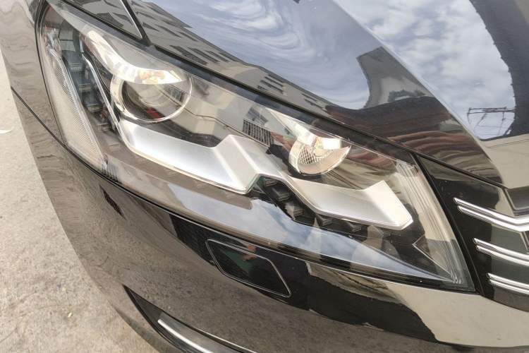 Used Volkswagen Passat 2014 1.8TSI DSG Prestige Edition Right Front Headlight