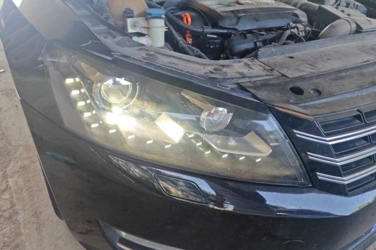 Used Volkswagen Passat 2014 1.8TSI DSG Prestige Navigation Edition Right Front Headlight