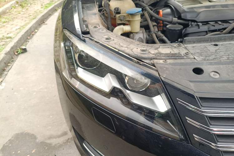 Used Volkswagen Passat 2014 1.8TSI DSG Prestige Navigation Edition Right Front Headlight