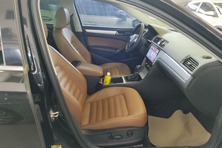 Used Volkswagen Passat 2014 1.8TSI DSG Prestige Edition Right Front Seat
