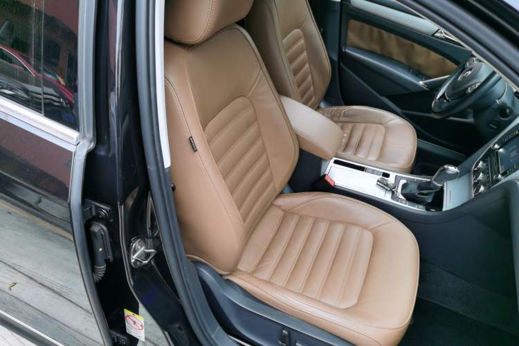Used Volkswagen Passat 2014 1.8TSI DSG Prestige Navigation Edition Right Front Seat