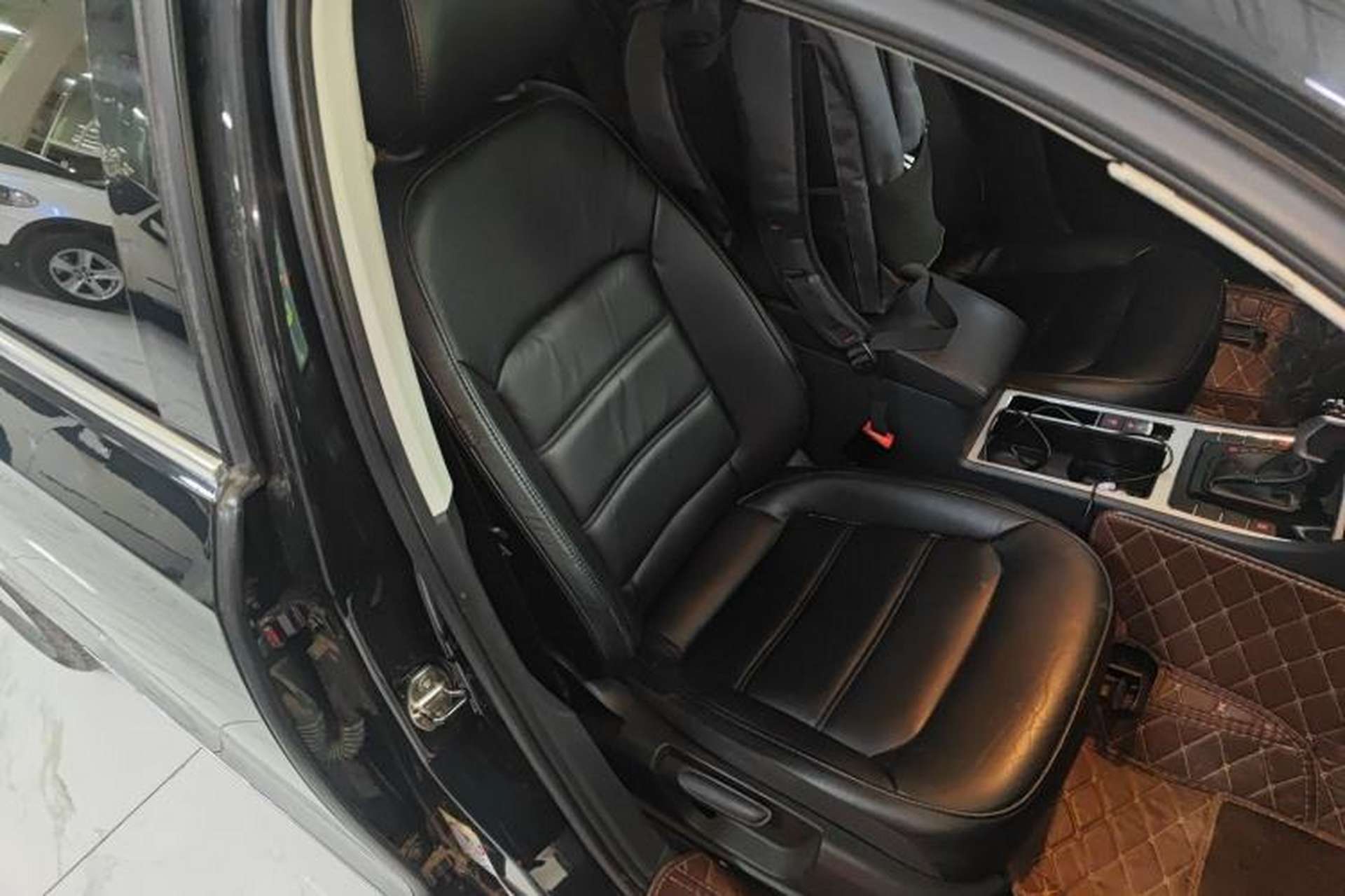 Used Volkswagen Passat 2014 1.8TSI DSG Prestige Edition Right Front Seat