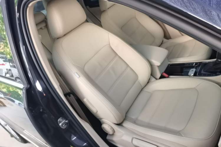 Used Volkswagen Passat 2014 1.8TSI DSG Prestige Edition Right Front Seat