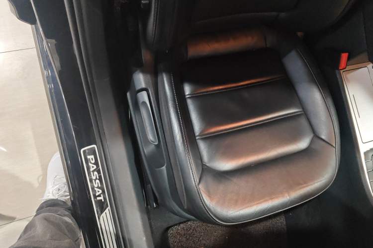 Used Volkswagen Passat 2014 1.8TSI DSG Prestige Edition Right Front Seat