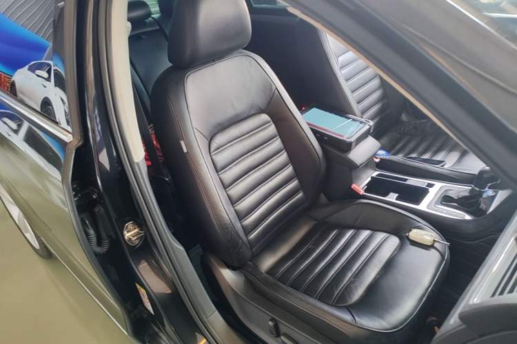 Used Volkswagen Passat 2014 2.0 TSI DSG Prestige Edition Right Front Seat