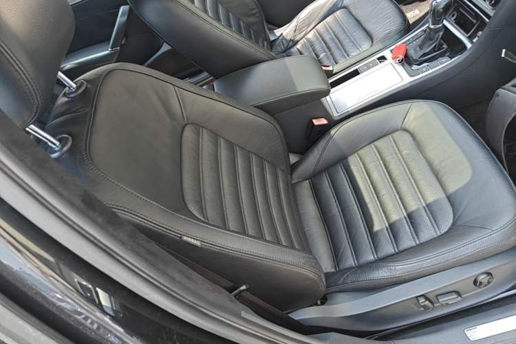 Used Volkswagen Passat 2014 2.0 TSI DSG Prestige Edition Right Front Seat