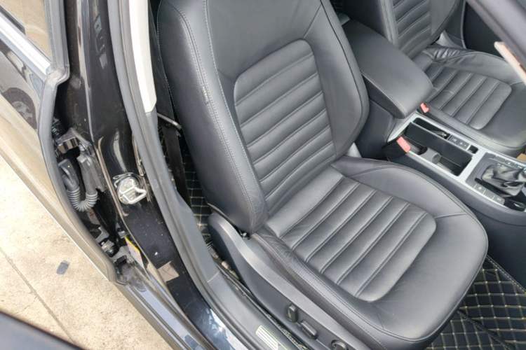 Used Volkswagen Passat 2014 1.8TSI DSG Prestige Edition Right Front Seat