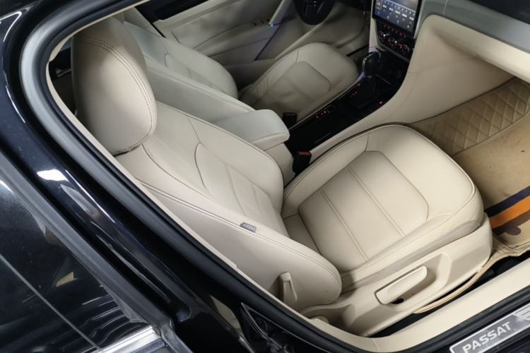 Used Volkswagen Passat 2014 1.8TSI DSG Prestige Edition Right Front Seat