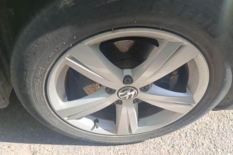 Used Volkswagen Passat 2014 2.0 TSI DSG Prestige Edition Right Front Wheel Hub