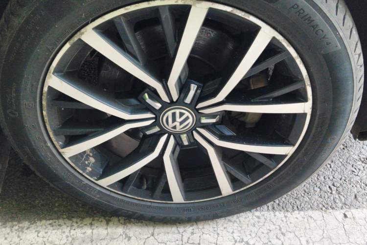 Used Volkswagen Passat 2014 1.8TSI DSG Prestige Edition Right Front Wheel Hub