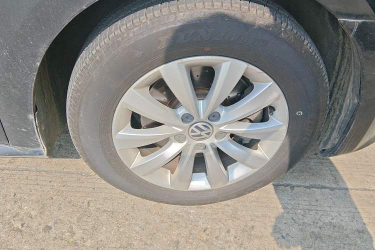Used Volkswagen Passat 2014 1.8TSI DSG Prestige Navigation Edition Right Front Wheel Hub