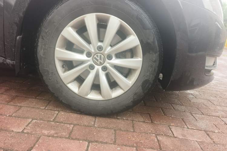 Used Volkswagen Passat 2014 1.8TSI DSG Prestige Edition Right Front Wheel Hub
