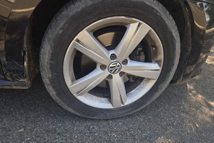 Used Volkswagen Passat 2014 1.8TSI DSG Prestige Edition Right Front Wheel Hub