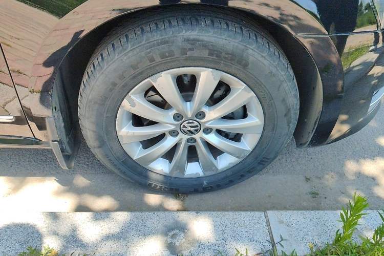 Used Volkswagen Passat 2014 1.8TSI DSG Prestige Edition Right Front Wheel Hub