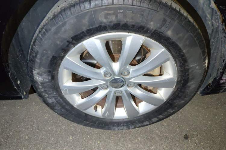 Used Volkswagen Passat 2014 1.8TSI DSG Prestige Edition Right Front Wheel Hub