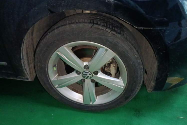 Used Volkswagen Passat 2014 1.8TSI DSG Prestige Edition Right Front Wheel Hub