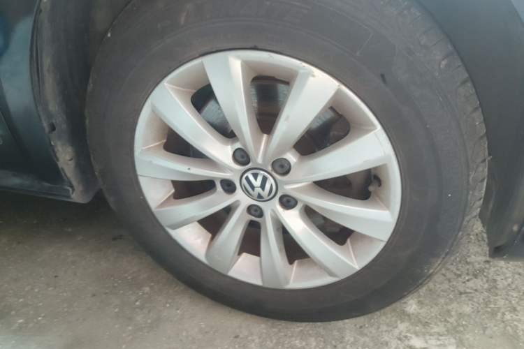 Used Volkswagen Passat 2014 1.8TSI DSG Prestige Edition Right Front Wheel Hub
