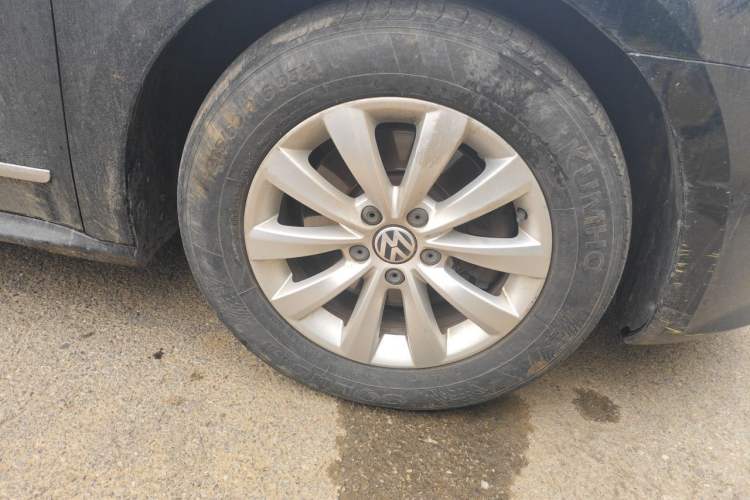 Used Volkswagen Passat 2014 1.8TSI DSG Prestige Edition Right Front Wheel Hub