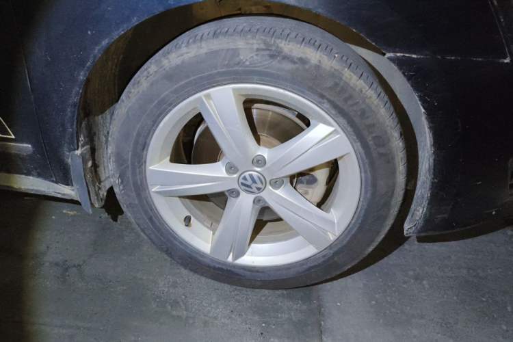 Used Volkswagen Passat 2014 1.8TSI DSG Prestige Edition Right Front Wheel Hub