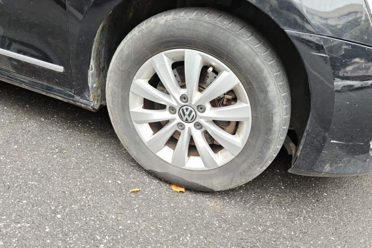 Used Volkswagen Passat 2014 1.8TSI DSG Prestige Edition Right Front Wheel Hub