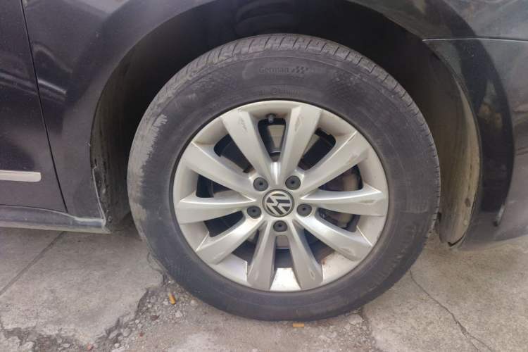 Used Volkswagen Passat 2014 1.8TSI DSG Prestige Edition Right Front Wheel Hub