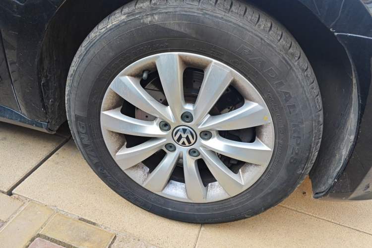 Used Volkswagen Passat 2014 1.8TSI DSG Prestige Edition Right Front Wheel Hub