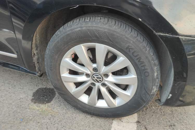 Used Volkswagen Passat 2014 1.8TSI DSG Prestige Edition Right Front Wheel Hub