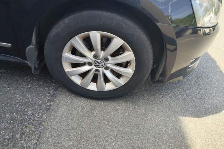 Used Volkswagen Passat 2014 1.8TSI DSG Prestige Edition Right Front Wheel Hub