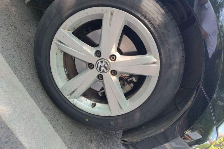 Used Volkswagen Passat 2014 2.0 TSI DSG Prestige Edition Right Front Wheel Hub