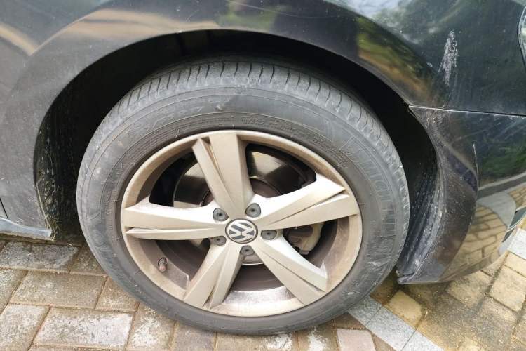 Used Volkswagen Passat 2014 1.8TSI DSG Prestige Edition Right Front Wheel Hub