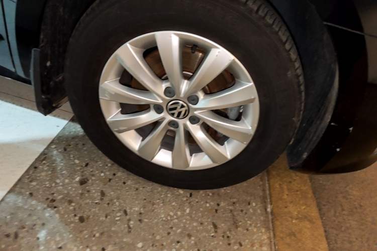 Used Volkswagen Passat 2014 1.8TSI DSG Prestige Edition Right Front Wheel Hub