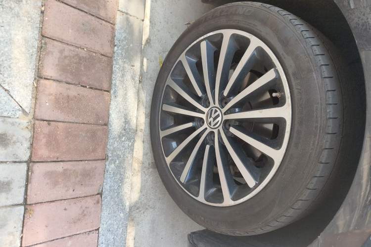 Used Volkswagen Passat 2014 2.0 TSI DSG Prestige Navigation Edition Right Front Wheel Hub