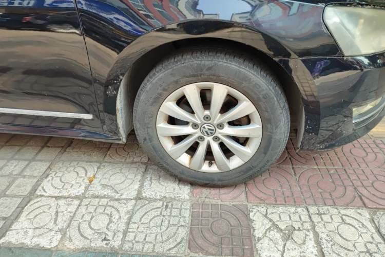 Used Volkswagen Passat 2014 1.8TSI DSG Prestige Edition Right Front Wheel Hub