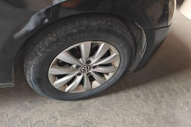 Used Volkswagen Passat 2014 1.8TSI Automatic Prestige Edition Right Front Wheel Hub