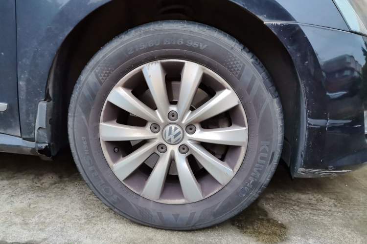 Used Volkswagen Passat 2014 1.8TSI DSG Prestige Edition Right Front Wheel Hub