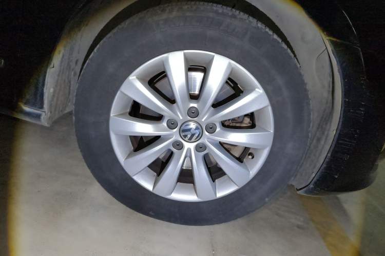 Used Volkswagen Passat 2014 1.8TSI DSG Prestige Edition Right Front Wheel Hub