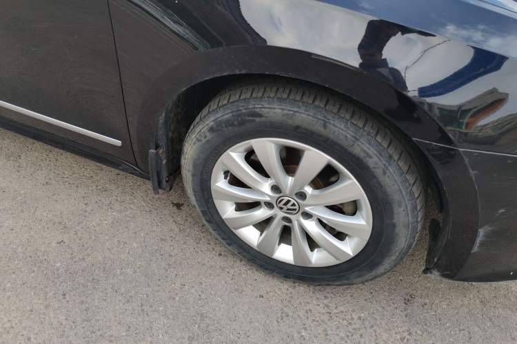Used Volkswagen Passat 2014 1.4TSI Manual Prestige Edition Right Front Wheel Hub