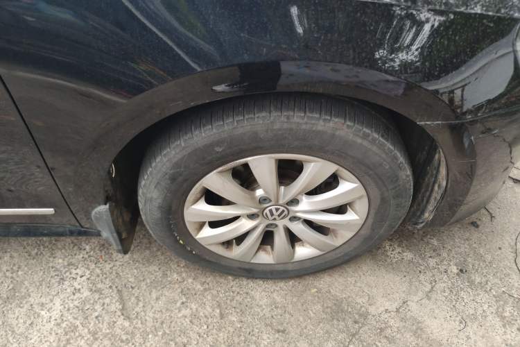 Used Volkswagen Passat 2014 1.8TSI DSG Prestige Edition Right Front Wheel Hub