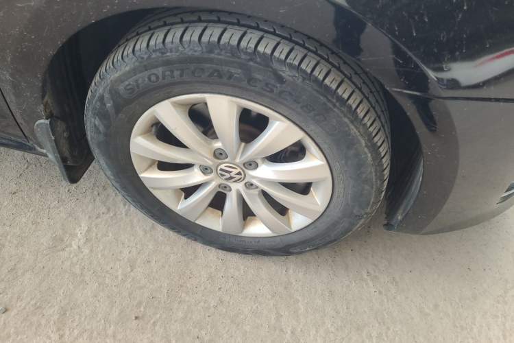 Used Volkswagen Passat 2014 1.8TSI DSG Prestige Edition Right Front Wheel Hub