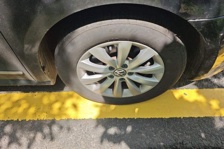 Used Volkswagen Passat 2014 1.8TSI DSG Prestige Edition Right Front Wheel Hub
