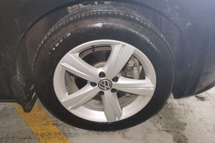 Used Volkswagen Passat 2014 1.8TSI DSG Prestige Edition Right Front Wheel Hub