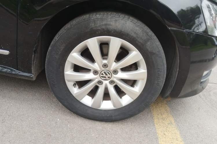 Used Volkswagen Passat 2014 1.8TSI DSG Prestige Edition Right Front Wheel Hub