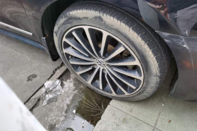 Used Volkswagen Passat 2014 2.0 TSI DSG Ultimate Edition Right Front Wheel Hub