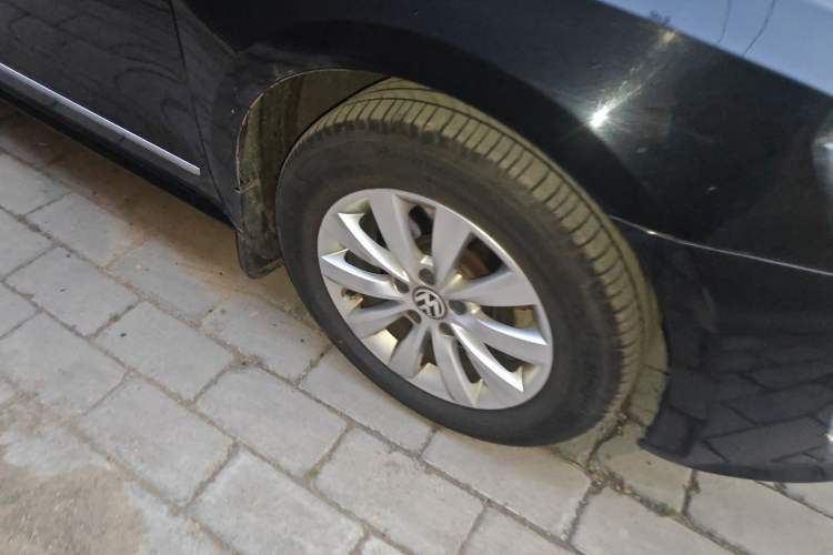 Used Volkswagen Passat 2014 1.8TSI DSG Prestige Edition Right Front Wheel Hub
